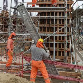 Montaje de estructuras con andamios