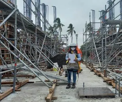 Estructuras metálicas en montaje