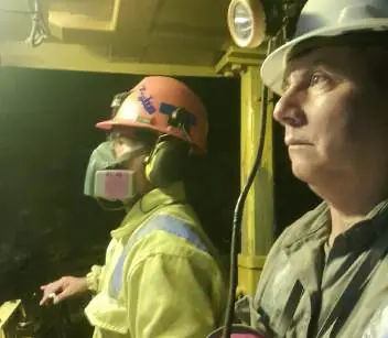 Operador en cabina con instructor